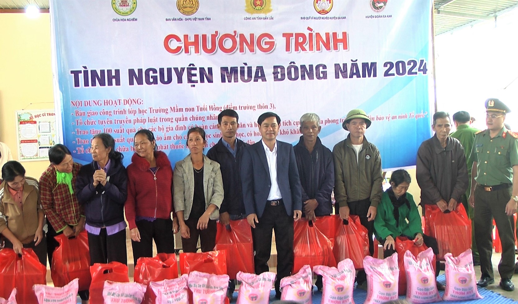 ngoan dunng.00_09_01_20.Still100